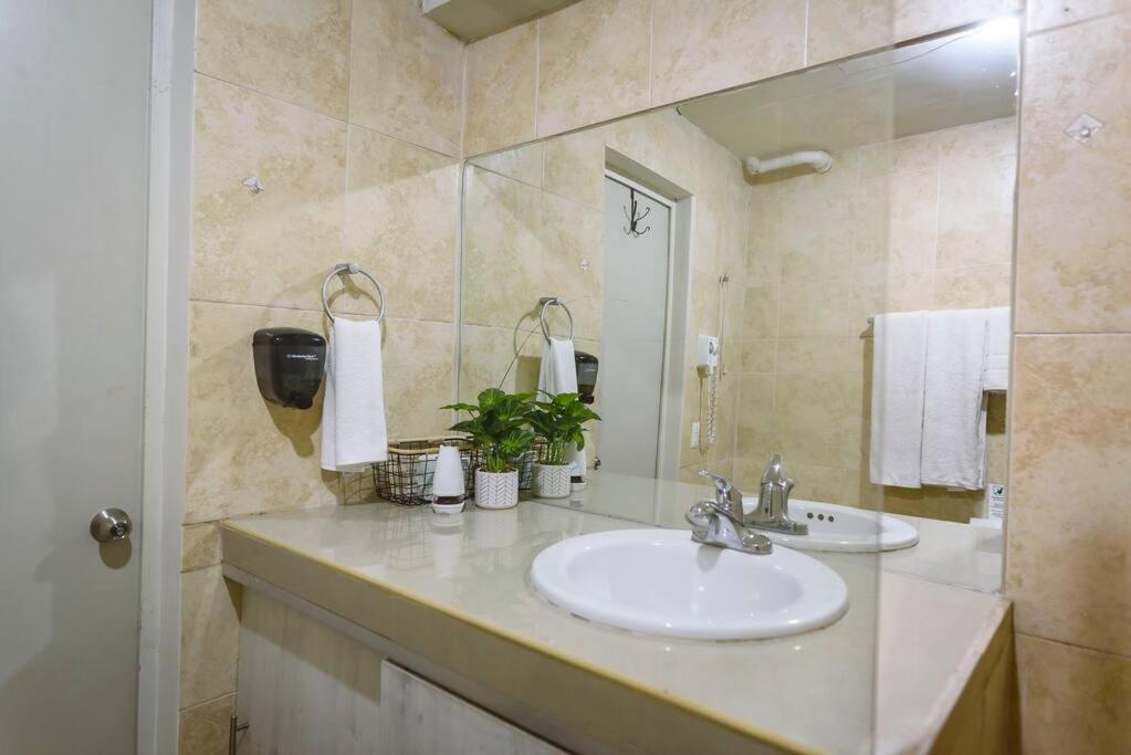 Departamento Comodo Centrico Tv Ac Wifi Cocina Parking, Letra C 시우다드 발레스 외부 사진