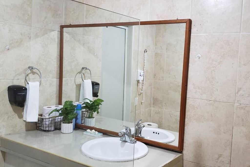 Departamento Comodo Centrico Tv Ac Wifi Cocina Parking, Letra C 시우다드 발레스 외부 사진